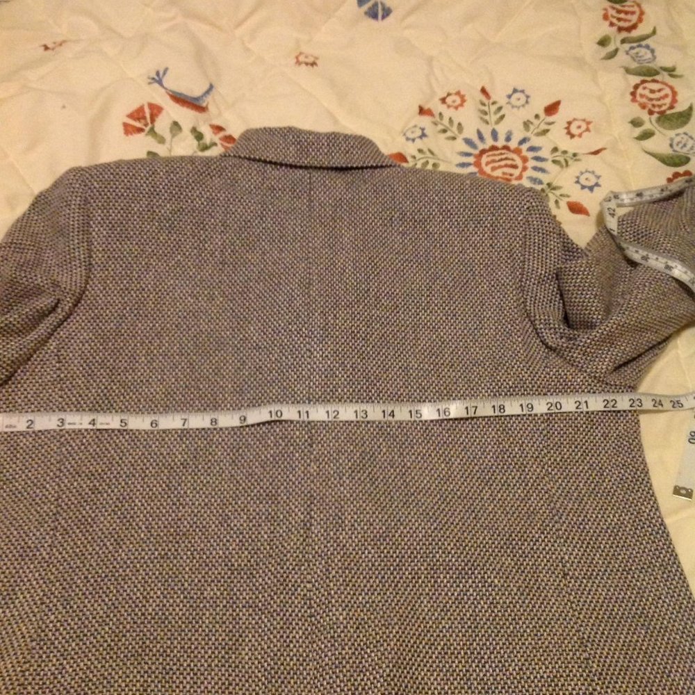 Women's Jacket - Picture 5 of 10